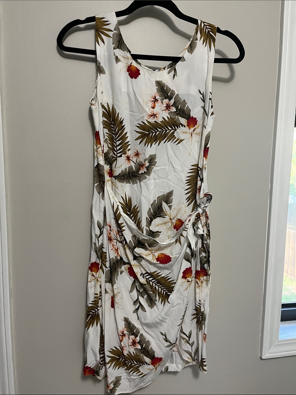 Sleeveless White Tropical Tie-Waist Midi Dress with Botanical Print
